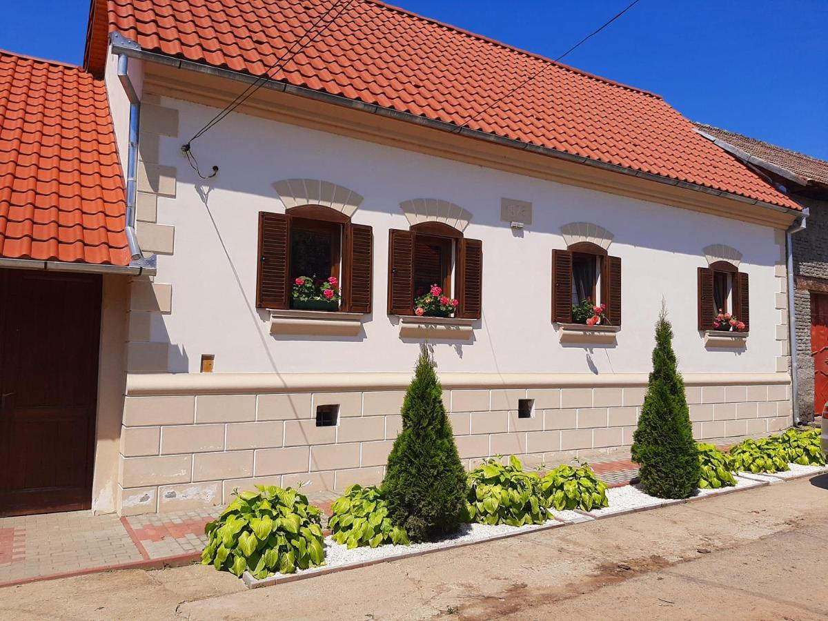 Villa Mehadica House Exterior foto